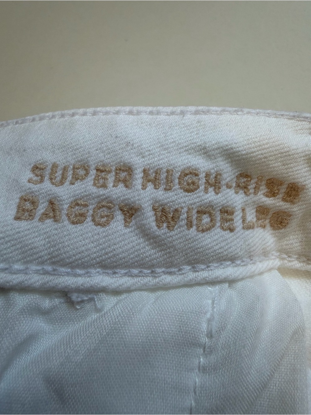 NWT American Eagle White Super High-Rise Baggy Wide Leg Cargo Jeans - Picture 7 of 12